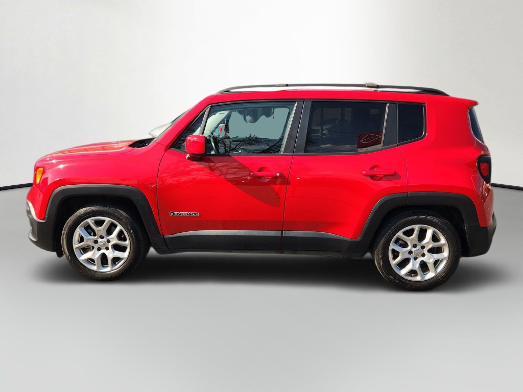 Used 2017 Jeep Renegade Latitude w/ Advanced Technology Group FWD image 4