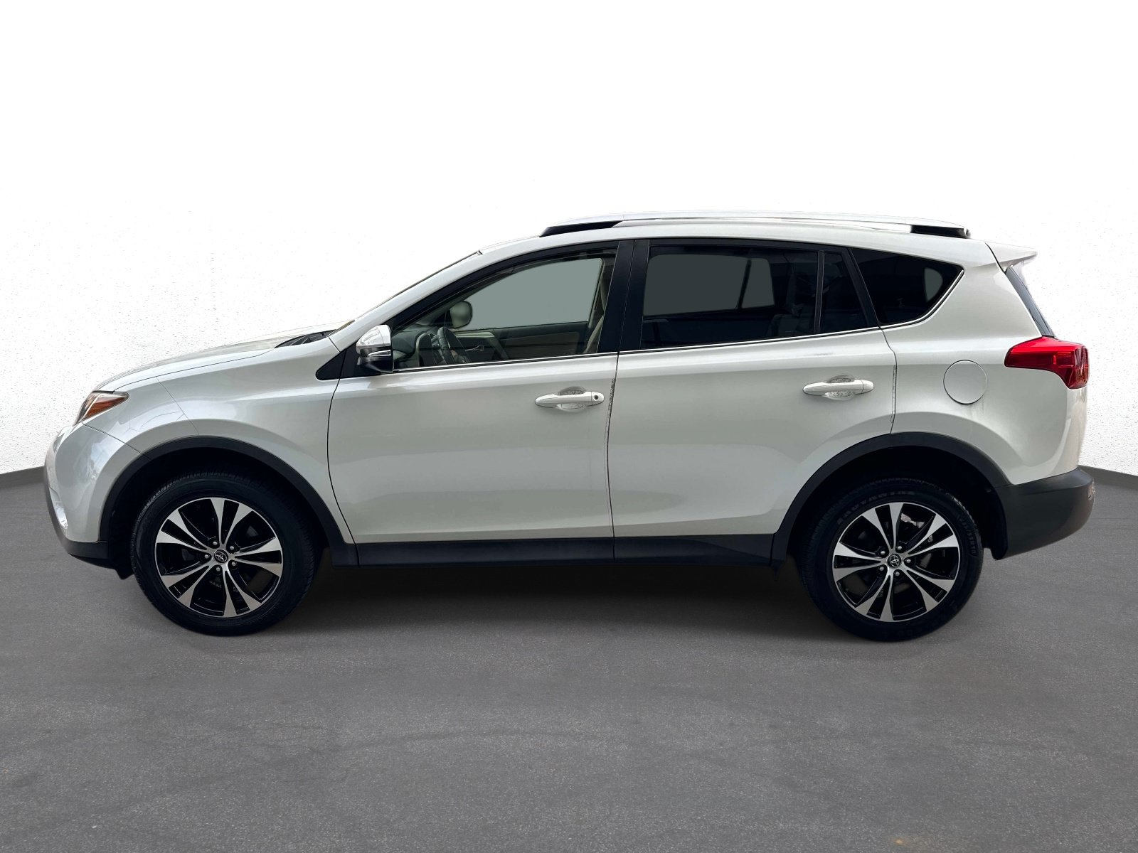 Used 2015 Toyota RAV4 Limited FWD image 6