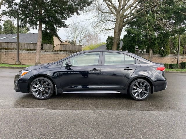 Used 2025 Toyota Corolla SE w/ SE Premium Package image 2