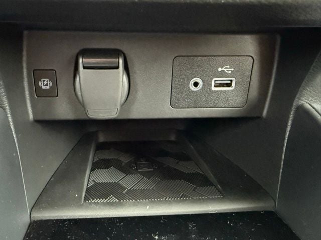 New 2025 Nissan Versa SV w/ Trunk Package FWD image 27