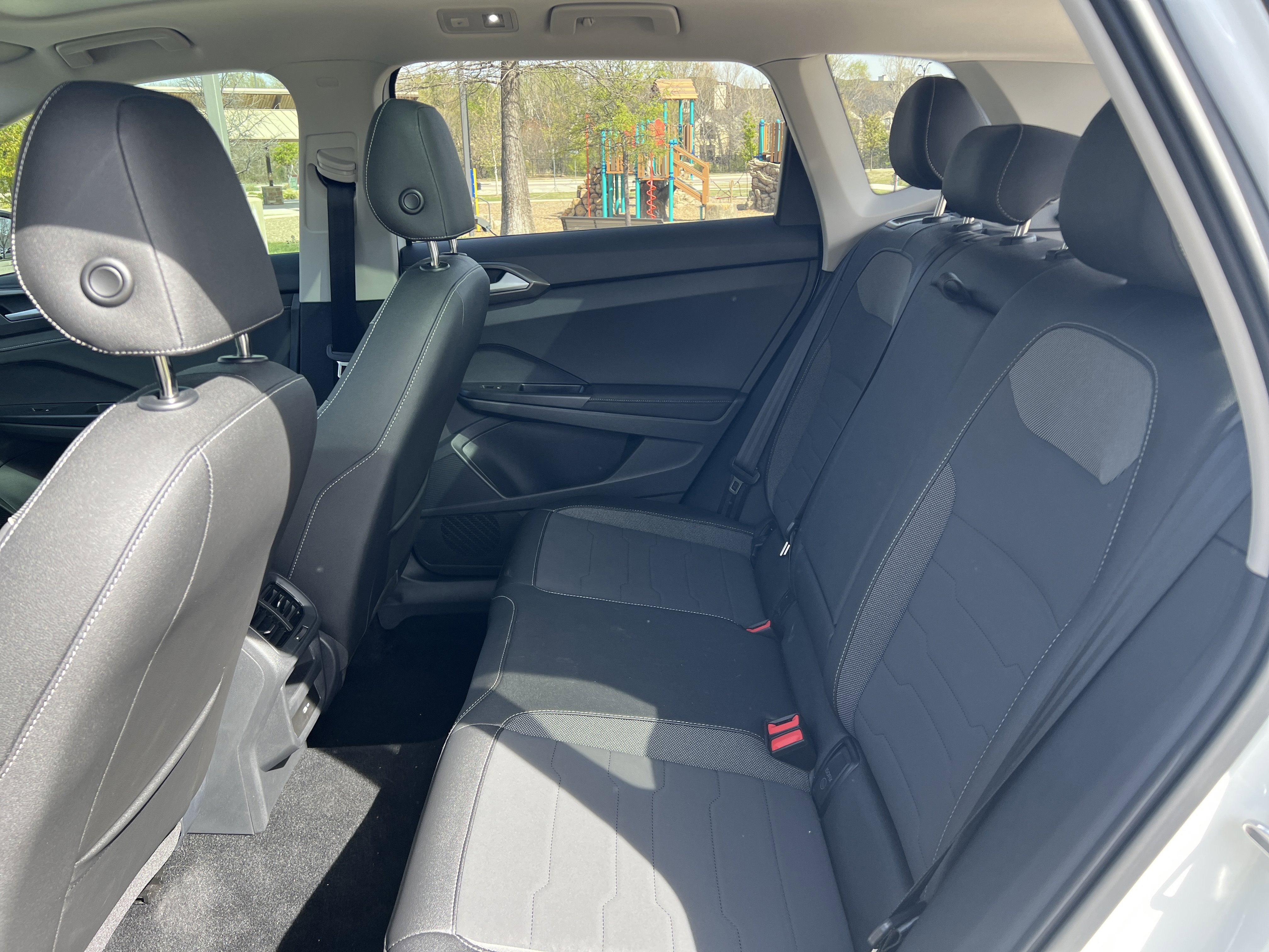 Certified 2025 Volkswagen Taos SE image 30