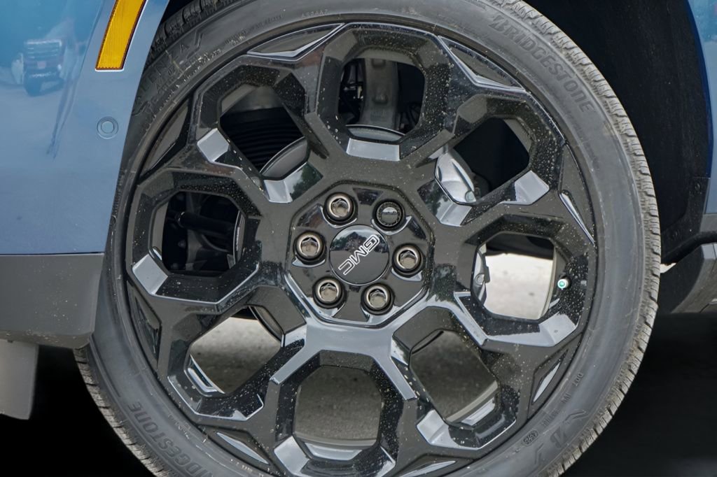 New 2026 GMC Yukon XL Denali w/ Denali Reserve Package image 2