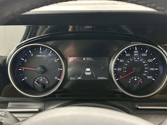 Used 2024 Kia Carnival EX FWD image 11