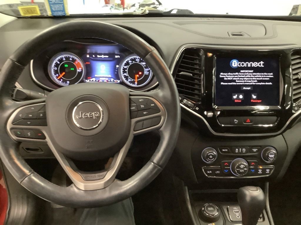 Used 2019 Jeep Cherokee Limited AWD/4WD image 11