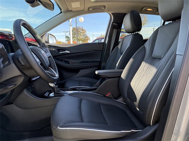 Used 2025 Buick Encore GX Avenir image 23