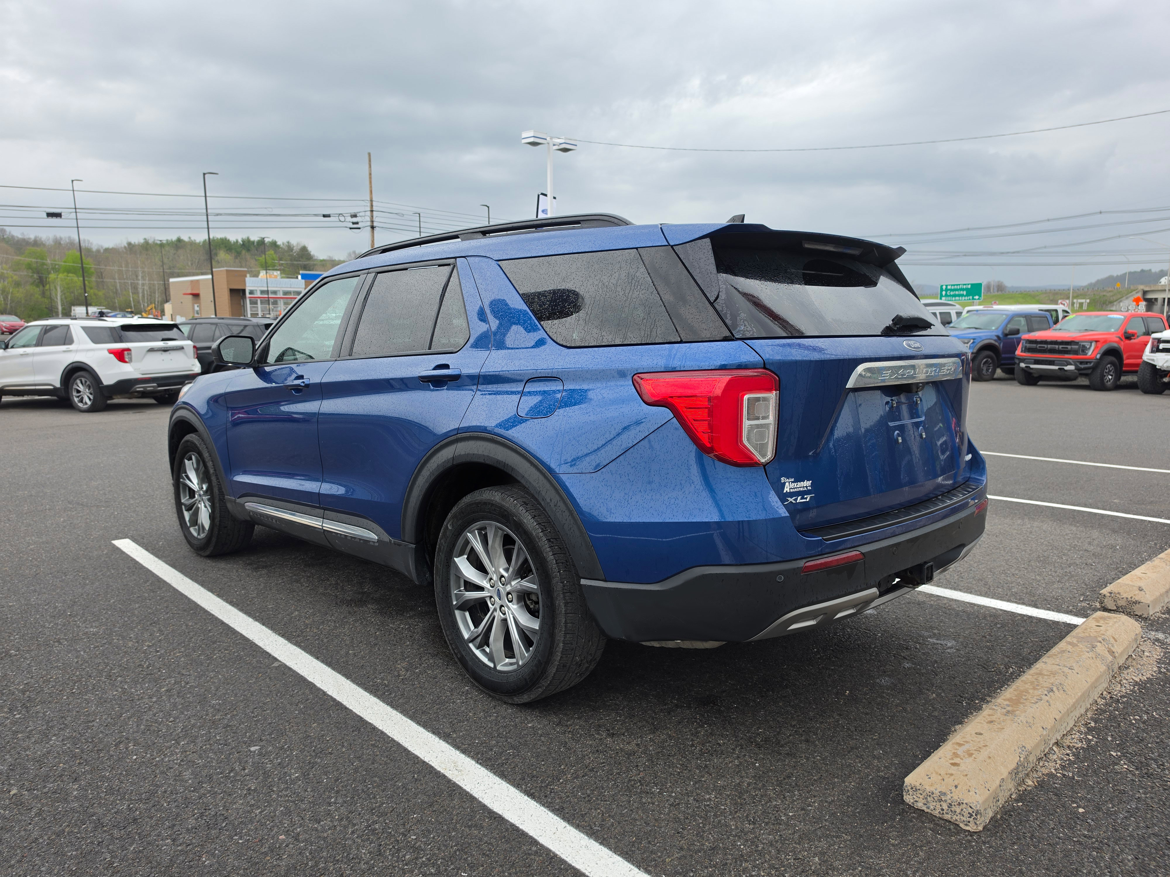 Used 2022 Ford Explorer XLT w/ Equipment Group 202A AWD/4WD image 6