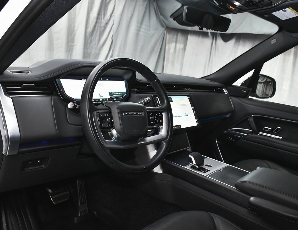 Used 2025 Land Rover Range Rover SE AWD/4WD image 24