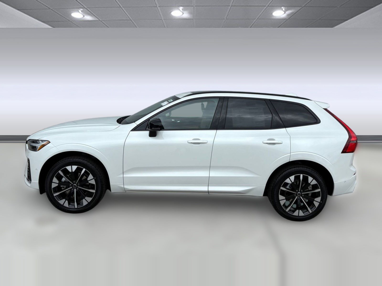 Used 2026 Volvo XC60 B5 Plus w/ Protection Package Premier AWD/4WD image 2