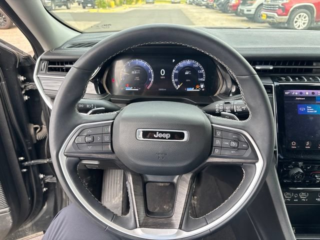 Used 2023 Jeep Grand Cherokee Limited AWD/4WD image 9