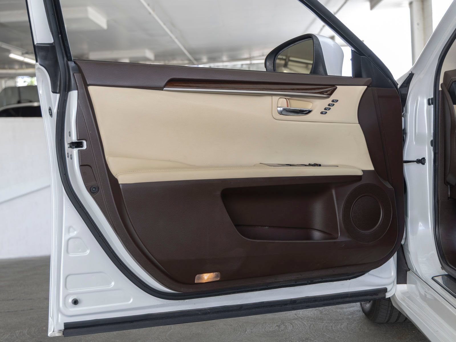 Used 2018 Lexus ES 350 w/ Navigation System Package FWD image 10