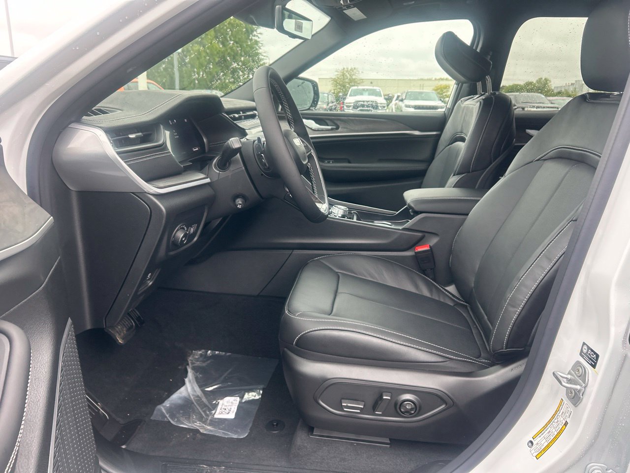 New 2027 Jeep Grand Cherokee Limited AWD/4WD image 11