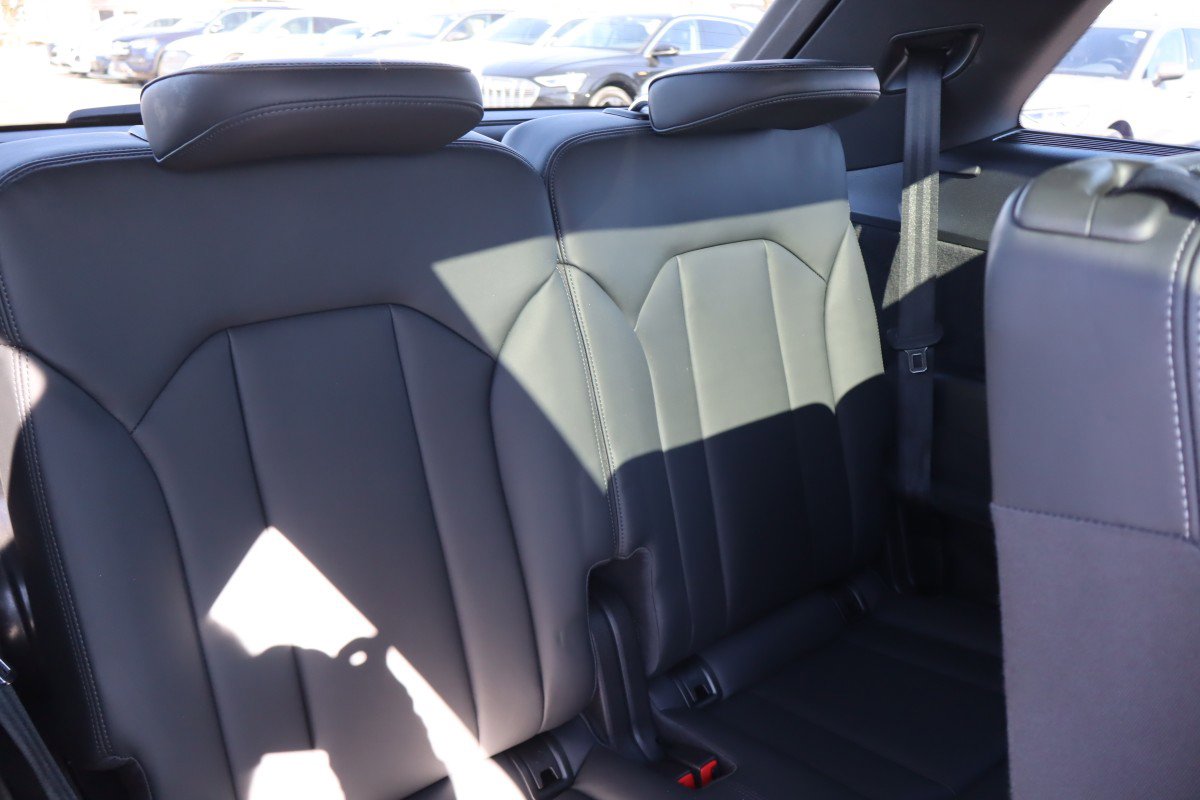 Used 2022 Audi SQ7 Prestige w/ Prestige Package image 23