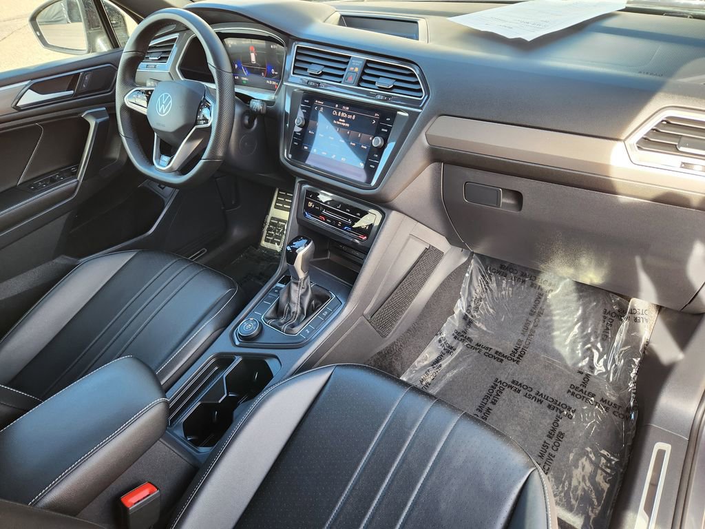 Certified 2024 Volkswagen Tiguan SE R-Line image 14