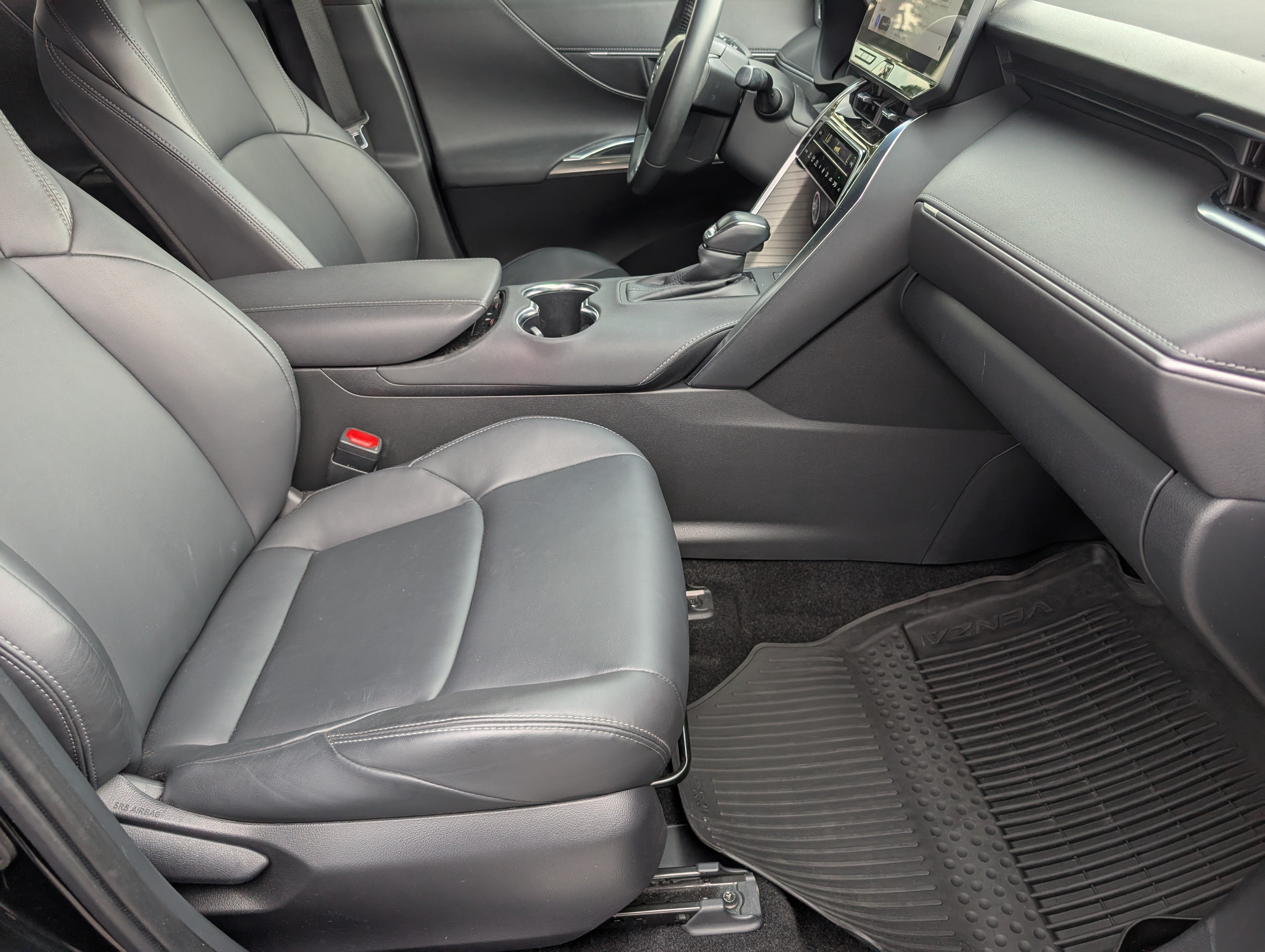 Used 2024 Toyota Venza Nightshade AWD/4WD image 27