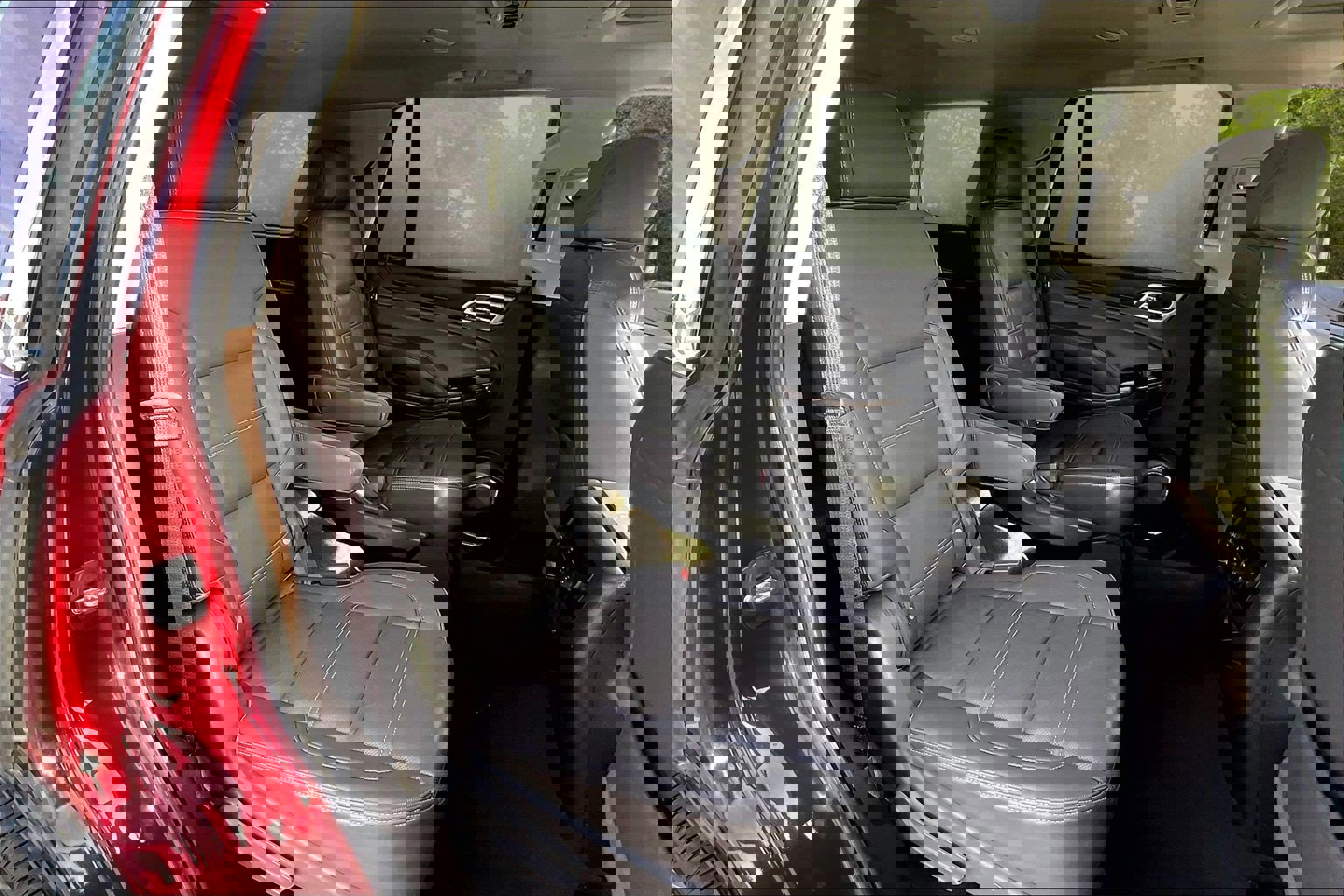 Used 2020 GMC Yukon Denali w/ Denali Premium Package image 27