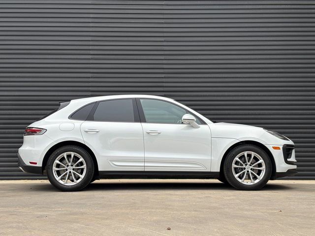 Used 2025 Porsche Macan AWD/4WD image 8
