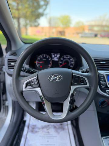 Used 2014 Hyundai Accent GLS w/ Option Group 2 image 16