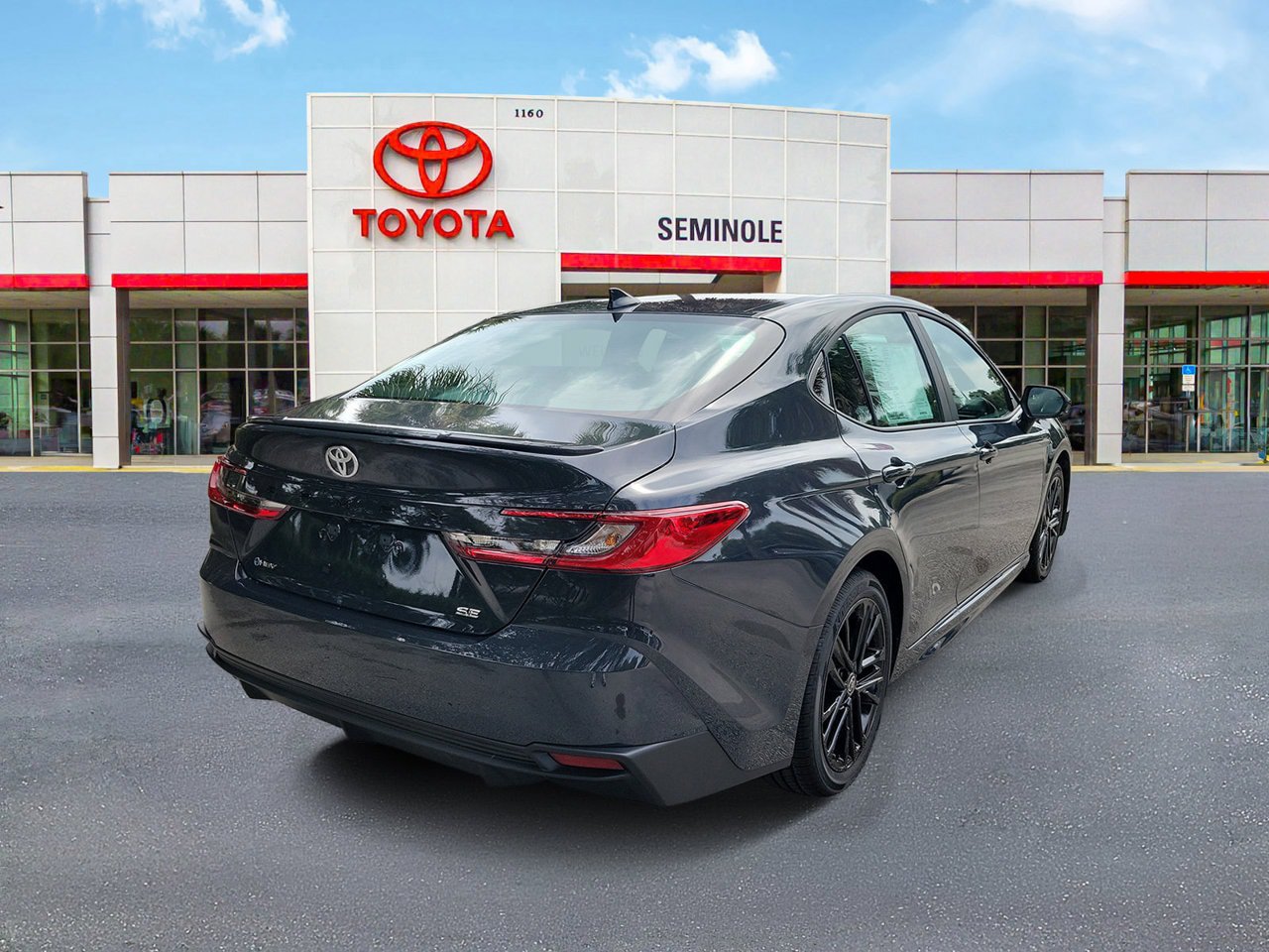 Used 2026 Toyota Camry SE w/ Convenience Package FWD image 3