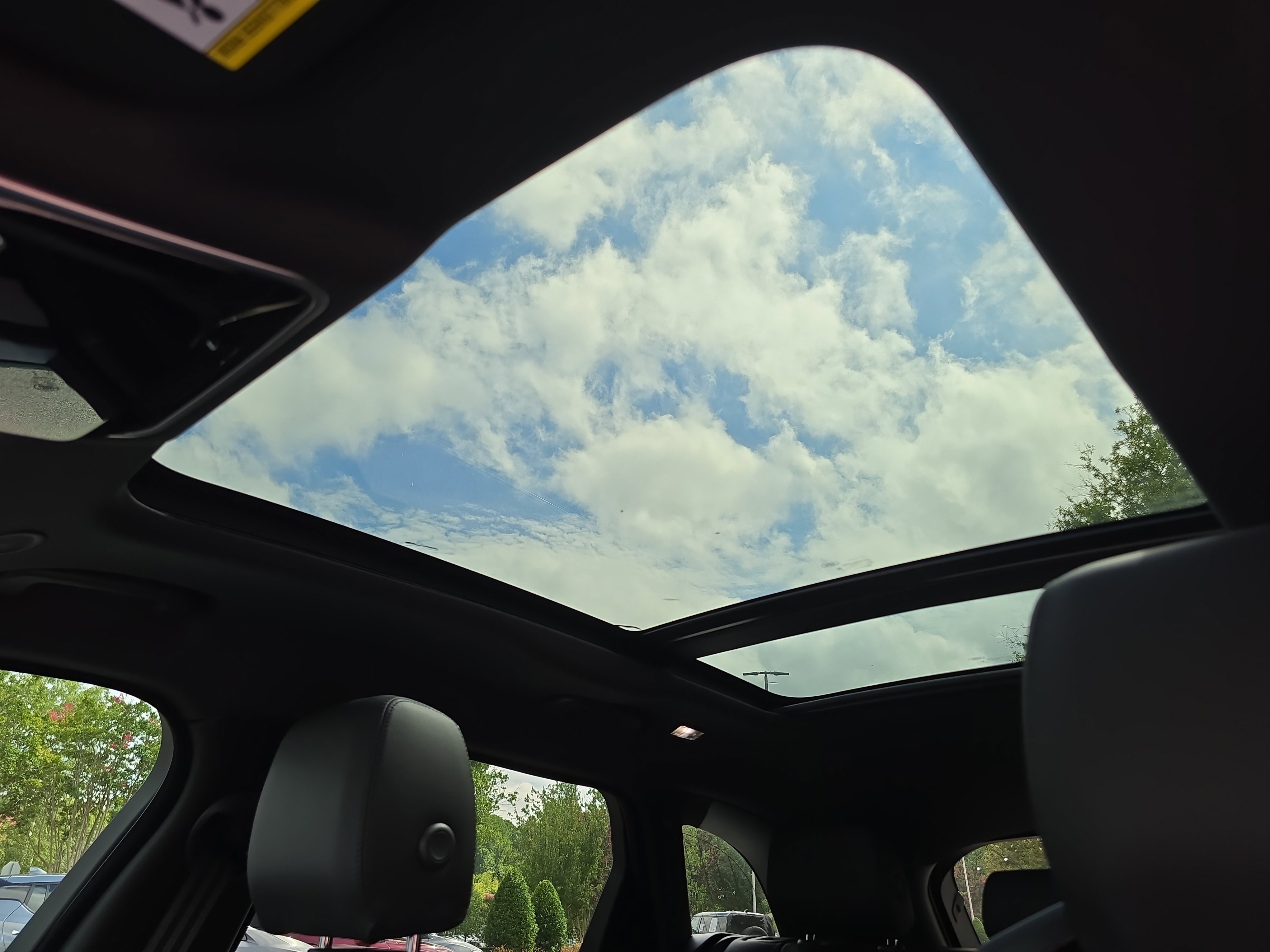 New 2026 Land Rover Range Rover Velar Dynamic SE image 31