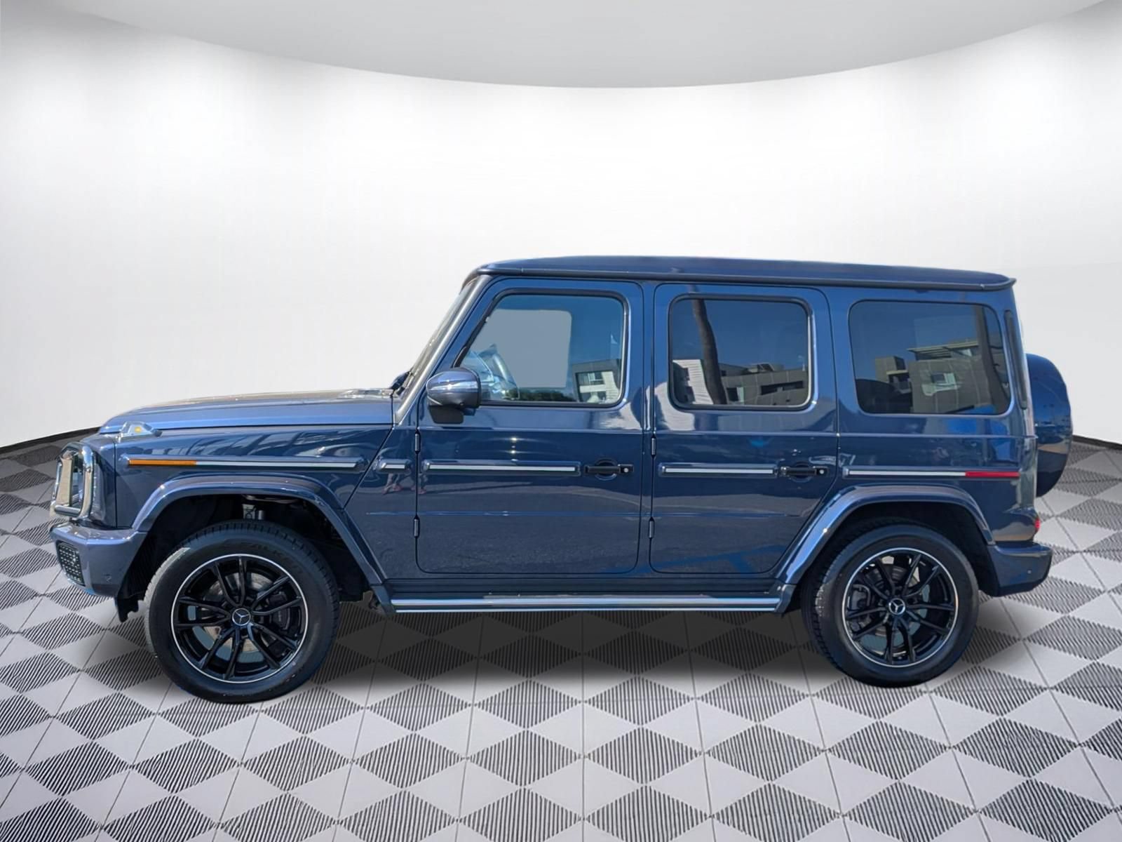 Used 2025 Mercedes-Benz G 550 image 2