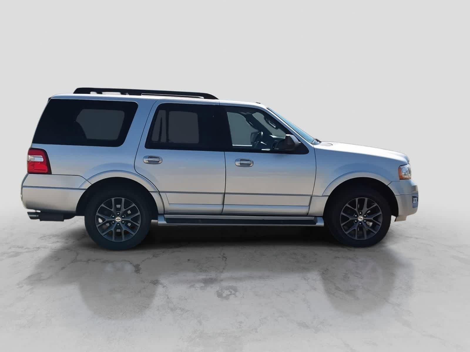 Used 2017 Ford Expedition Limited w/ Limited Appearance Package AWD/4WD image 9