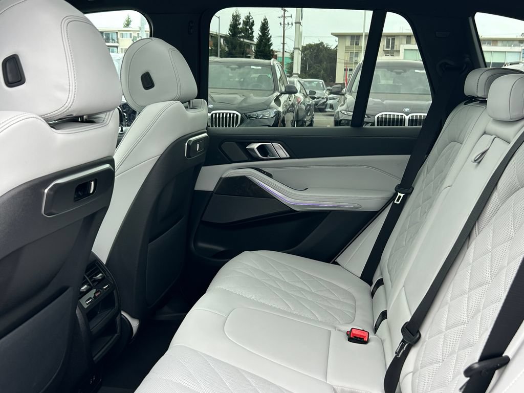 Used 2026 BMW X5 xDrive40i w/ Premium Package AWD/4WD image 30