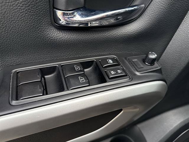 Used 2023 Nissan Titan SV AWD/4WD image 38