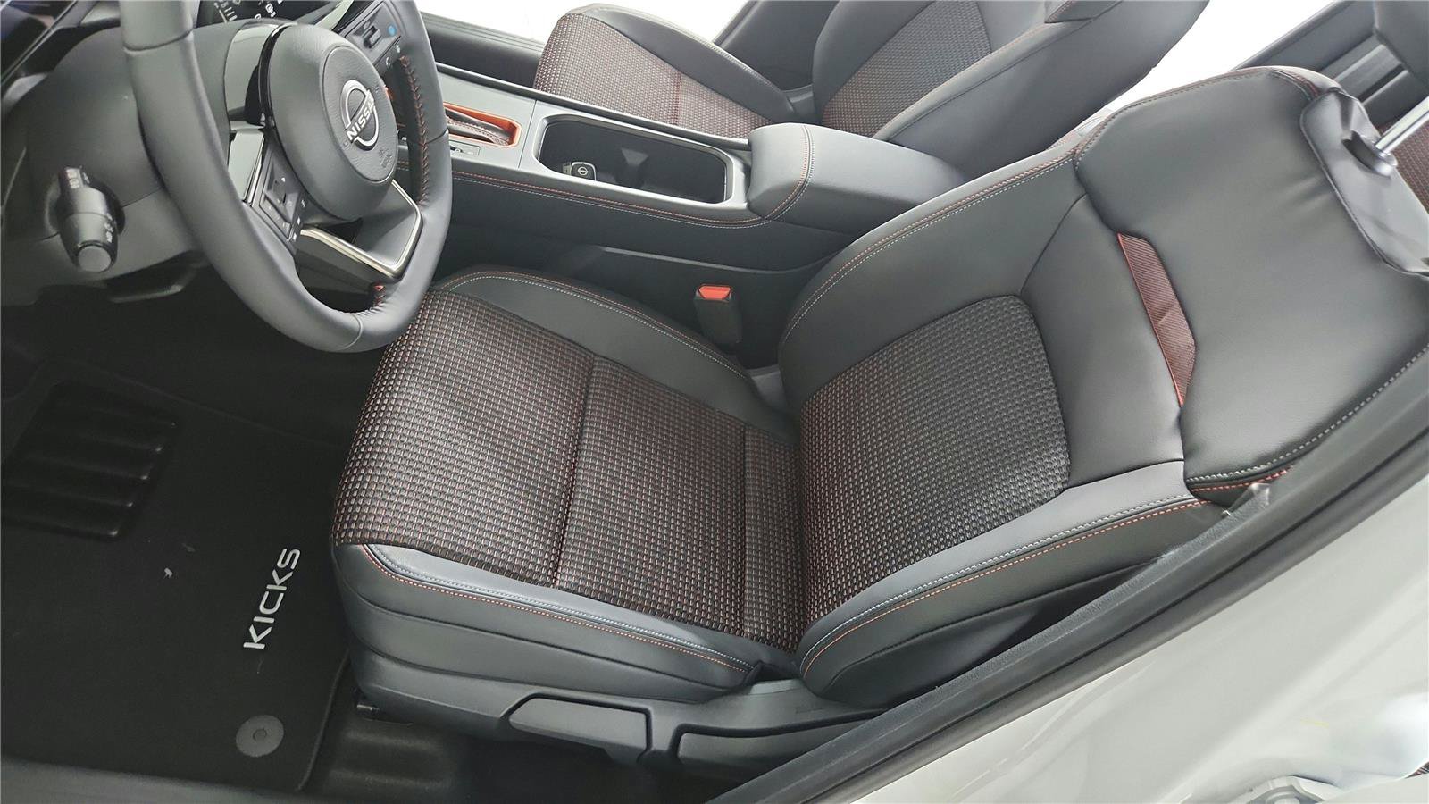 Used 2025 Nissan Kicks SR AWD/4WD image 16