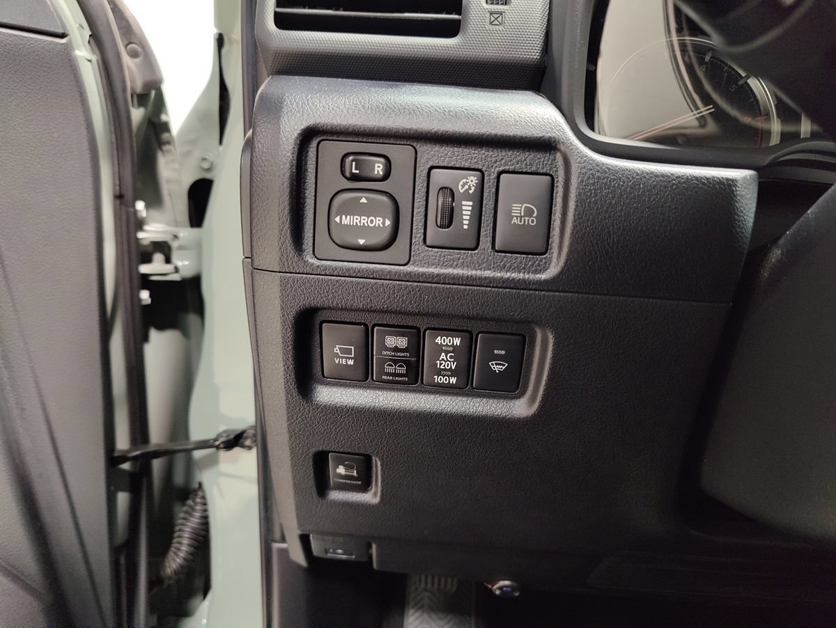 Used 2022 Toyota 4Runner TRD Off-Road Premium AWD/4WD image 36