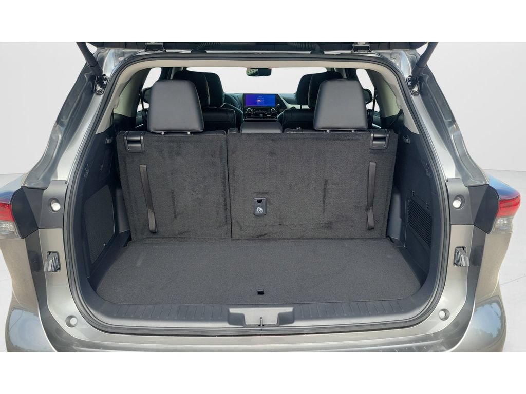 Certified 2026 Toyota Highlander Limited AWD/4WD image 9