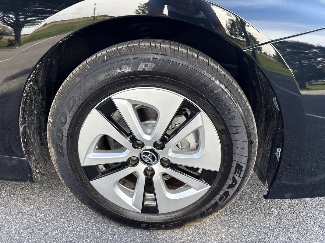 Used 2017 Toyota Prius Two w/ Carpet Mat Package FWD image 28