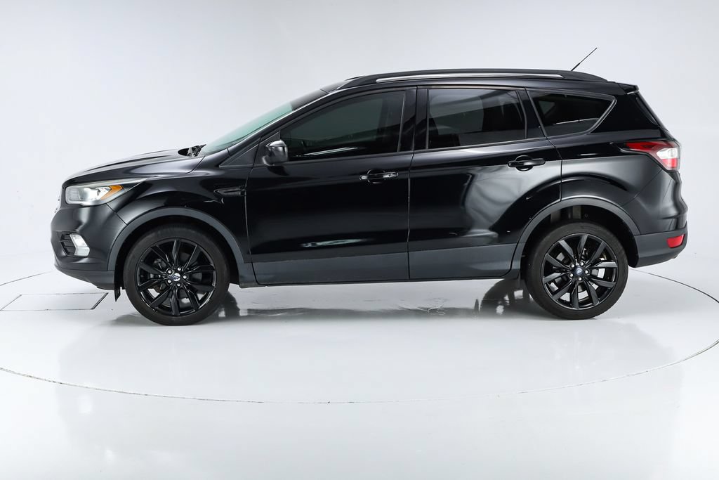 Used 2017 Ford Escape SE w/ Equipment Group 201A AWD/4WD image 3