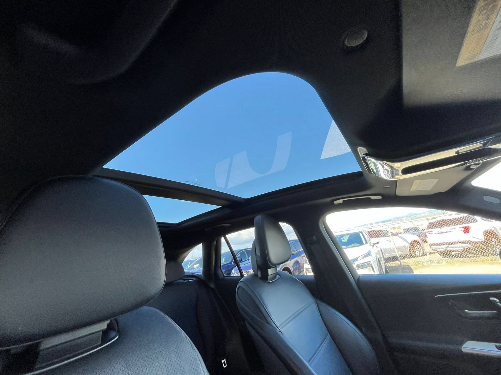 Used 2024 Mercedes-Benz GLC 300 4MATIC image 29