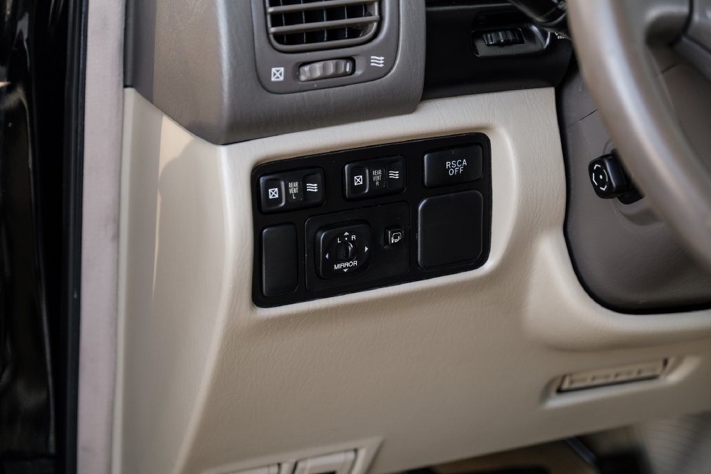 Used 2005 Lexus LX 470 4WD image 33