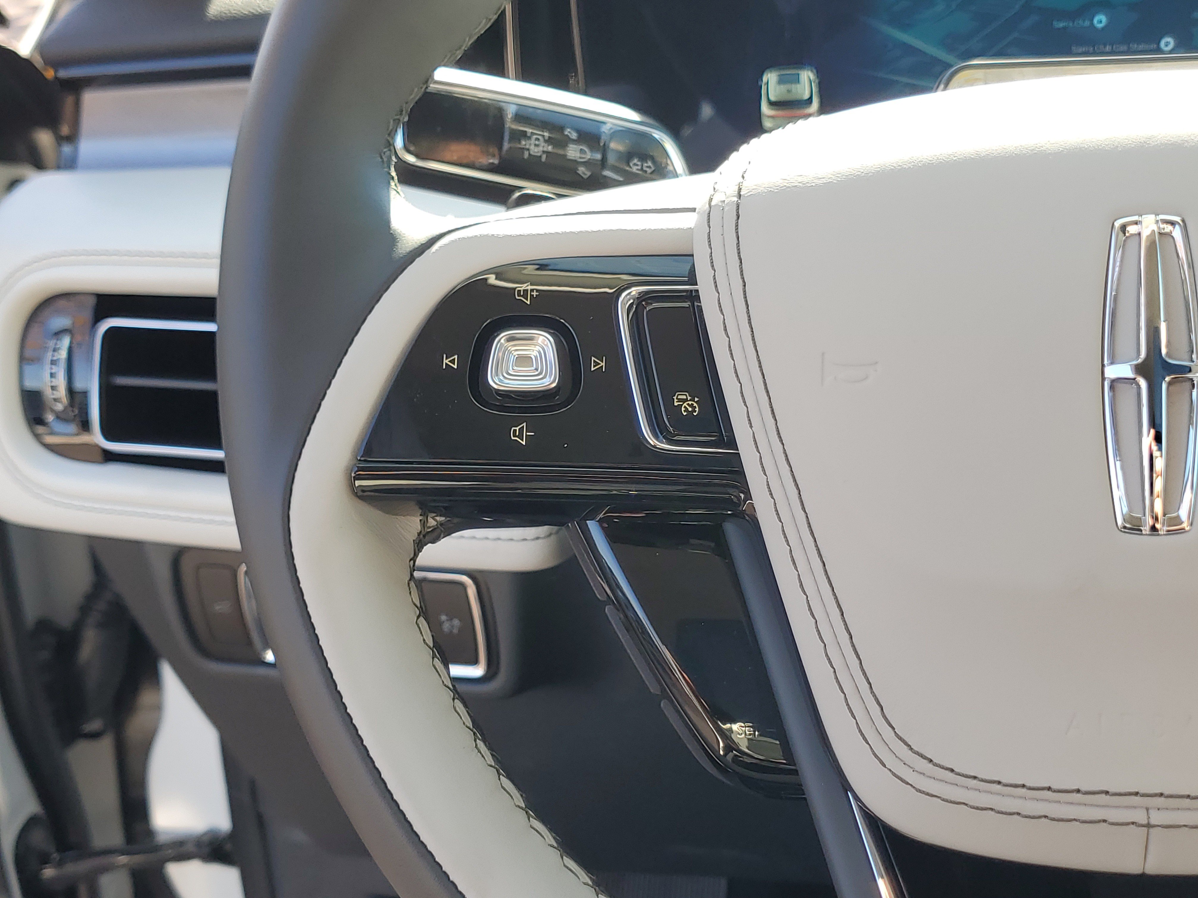 New 2027 Lincoln Aviator AWD image 16