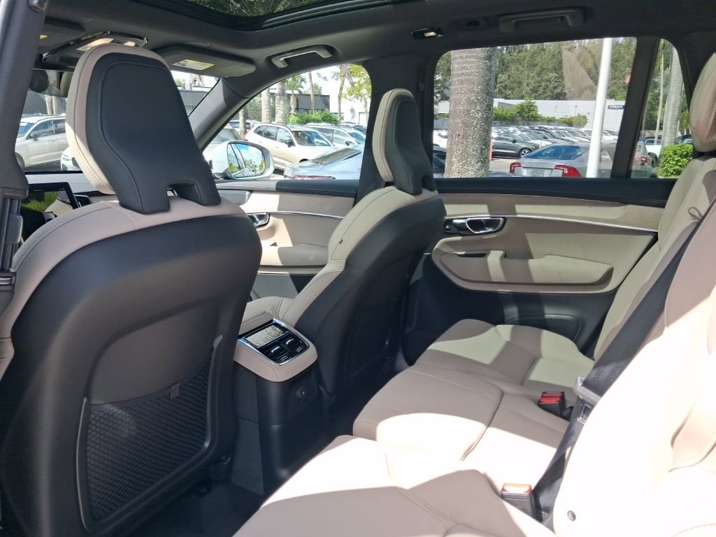 New 2026 Volvo XC90 T8 Plus w/ Protection Package Premier AWD/4WD image 5