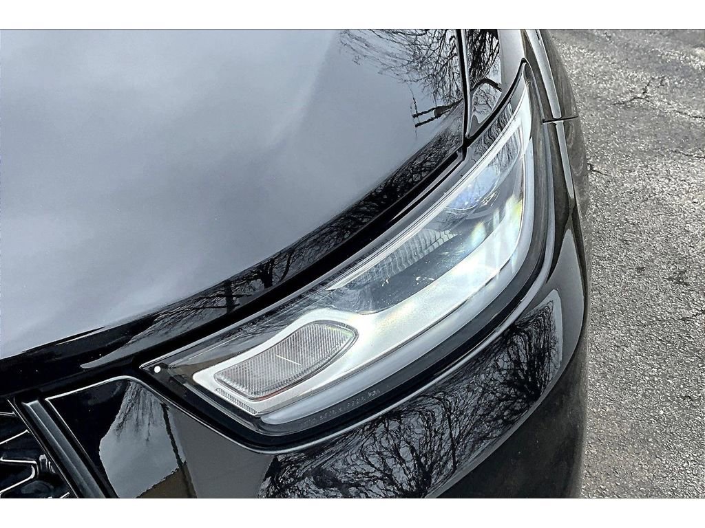 Used 2025 Chrysler Pacifica Limited image 34