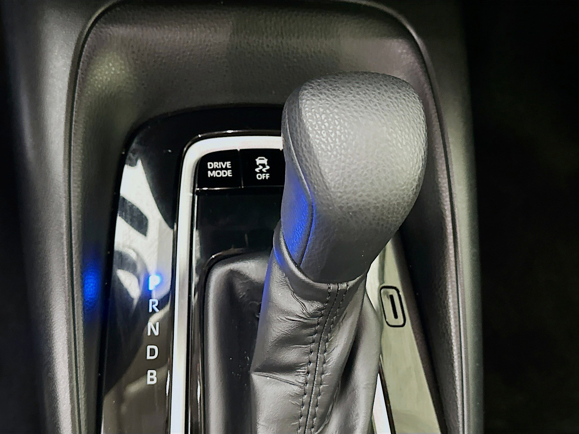 Used 2024 Toyota Corolla LE w/ LE Convenience Package image 25