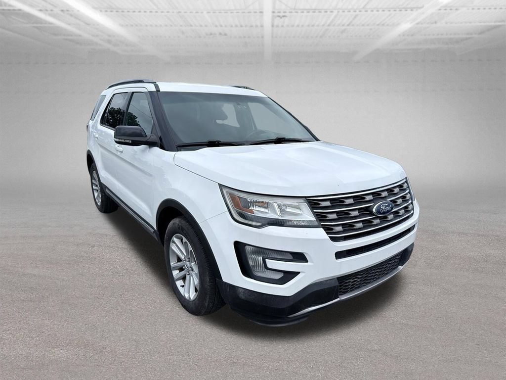 Used 2017 Ford Explorer XLT FWD image 5