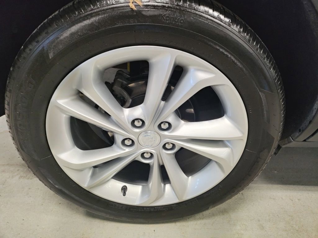 Used 2023 Buick Encore GX Preferred w/ Cold Weather Comfort Package FWD image 3