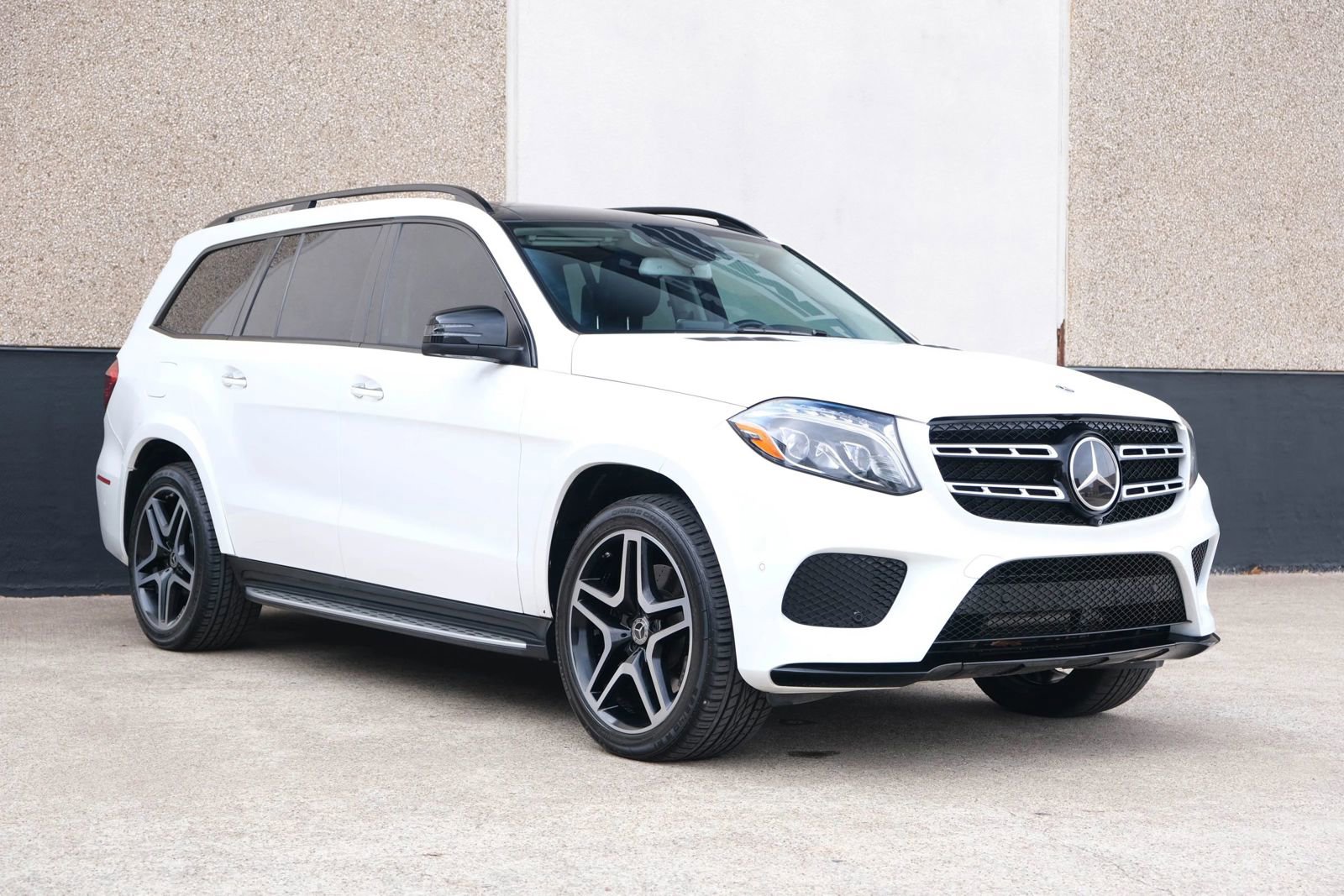 Used 2018 Mercedes-Benz GLS 550 GLS 550 4MATIC Sport Utility 4 w/ Driver Assistance Package image 4