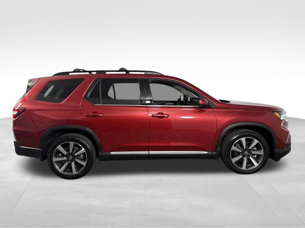 Used 2025 Honda Pilot Touring image 4