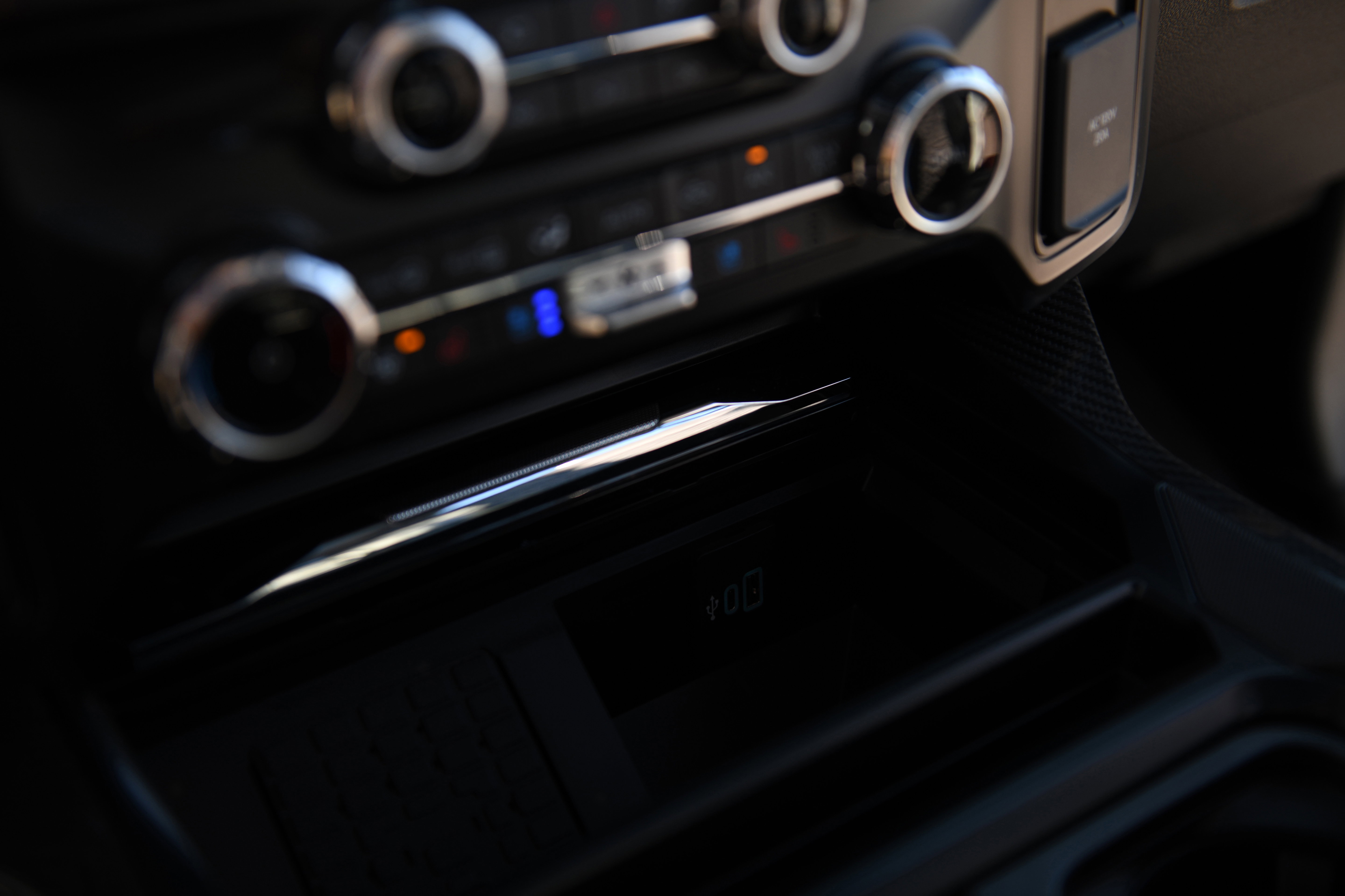 New 2026 Ford F250 Lariat w/ Black Appearance Package image 38