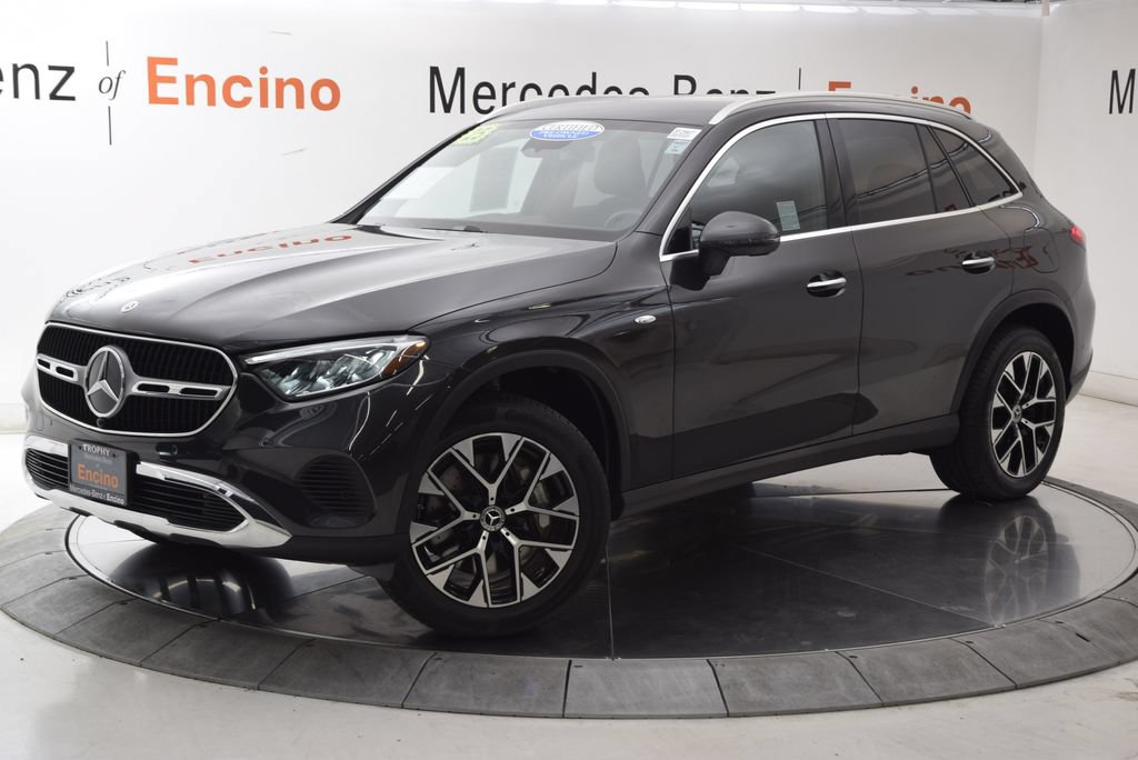 Used 2025 Mercedes-Benz GLC 350e 4MATIC image 2