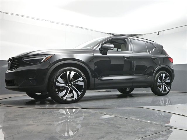 Used 2025 Volvo XC40 B5 Ultra image 36