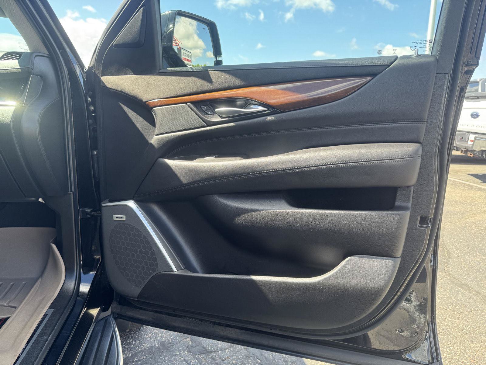 Used 2020 Cadillac Escalade ESV Luxury AWD/4WD image 29