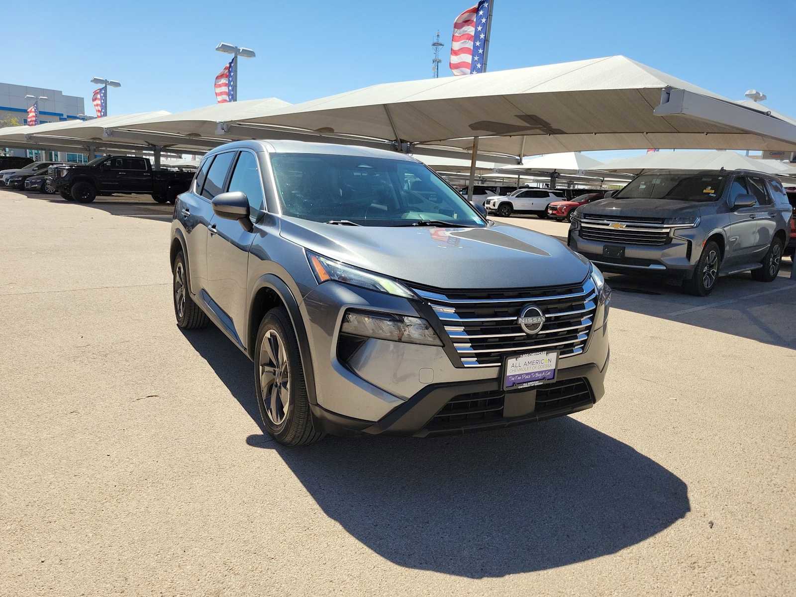 Used 2024 Nissan Rogue SV image 2