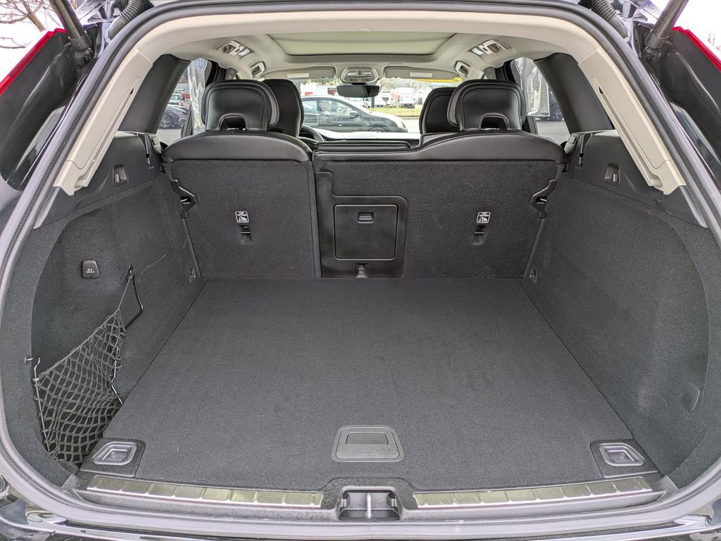 Certified 2024 Volvo XC60 B5 Ultimate w/ Protection Package Premier image 13