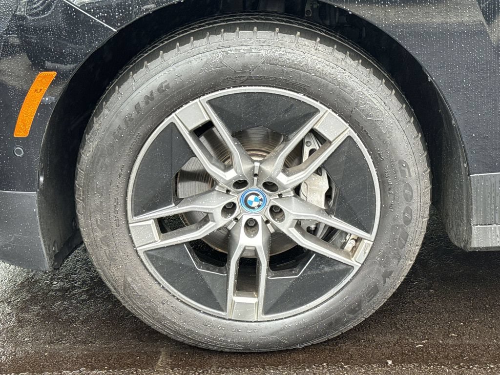 Used 2023 BMW iX xDrive50 AWD/4WD image 19