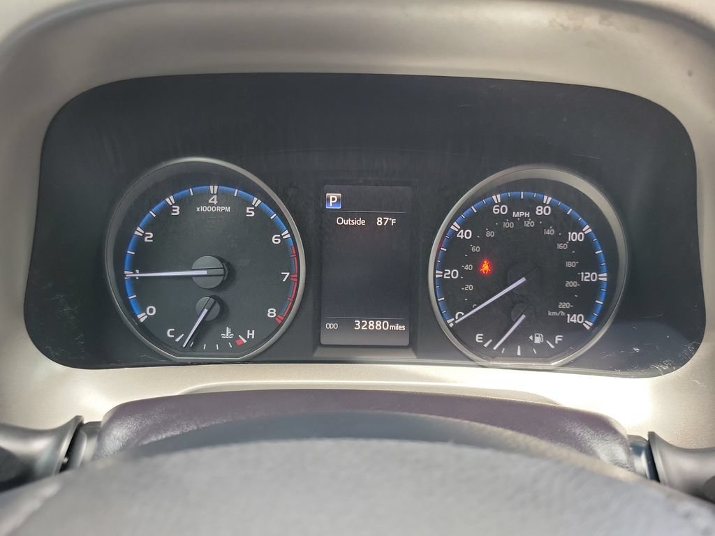 Used 2018 Toyota RAV4 LE FWD image 20